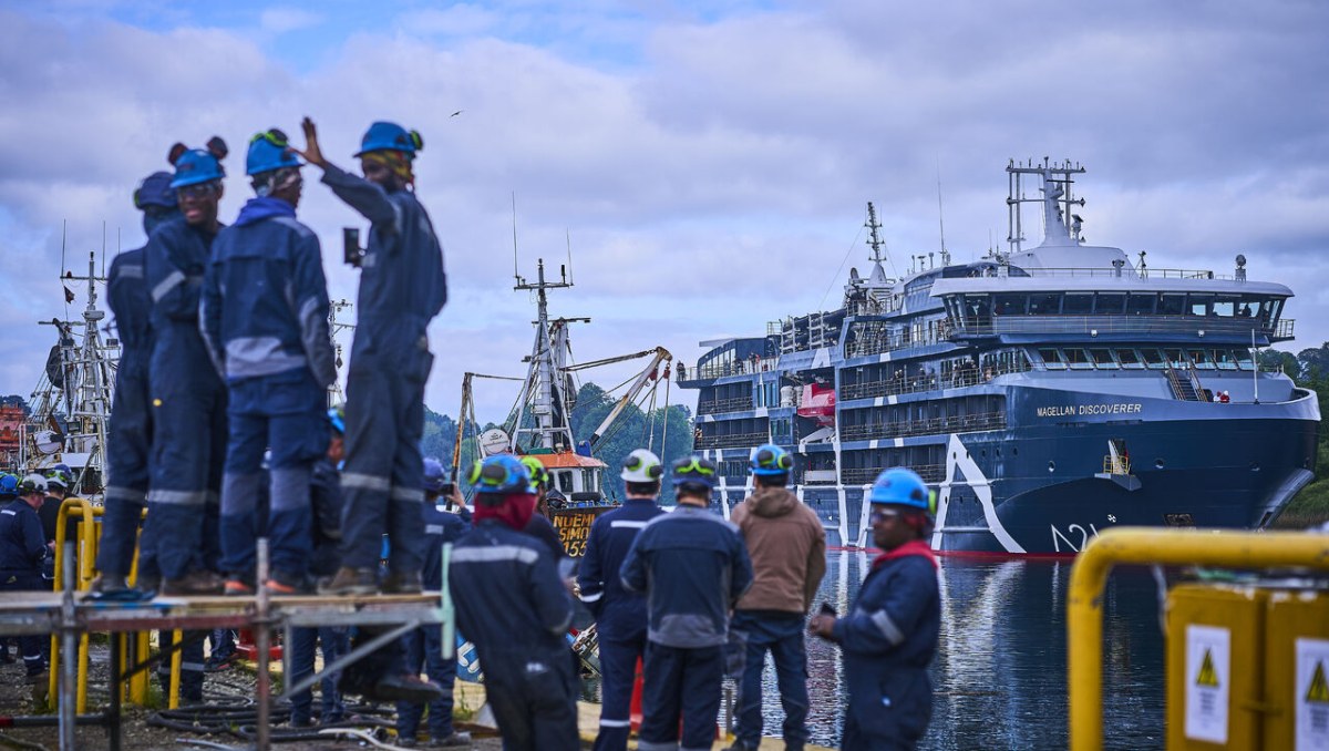 Primer crucero híbrido-eléctrico de América zarpa desde Valdivia para ser entregado a su propietario