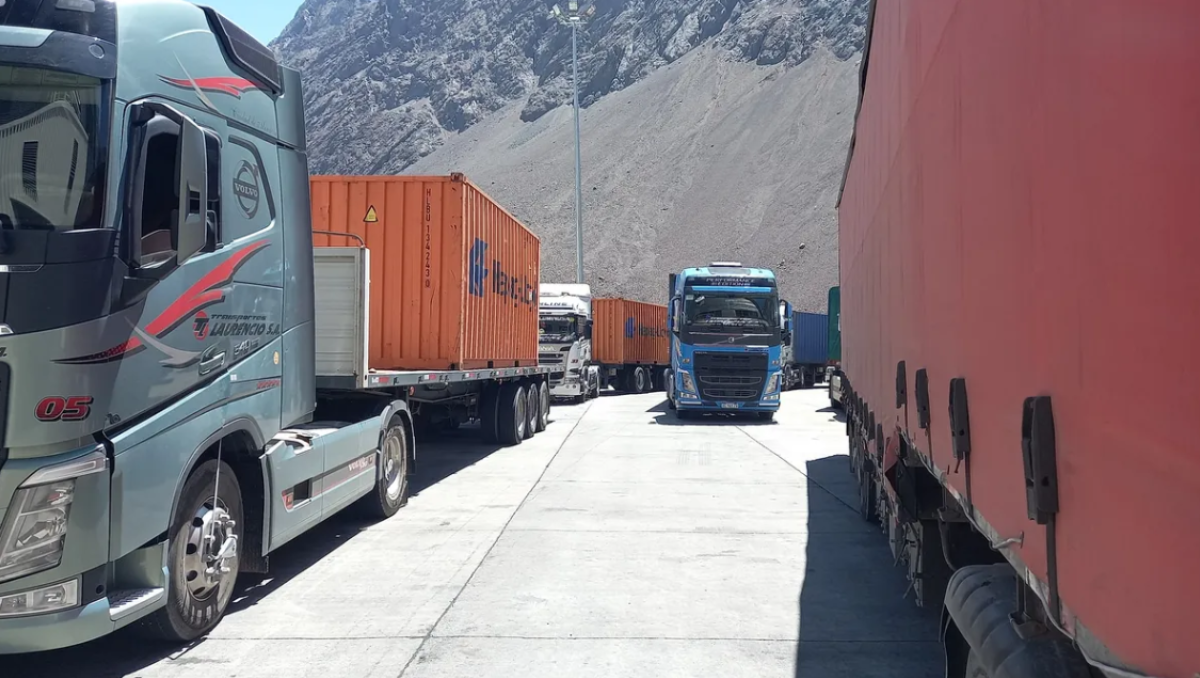 Aduana de Los Andes capacita a agentes aduaneros sobre cambios en procedimiento de aforo en destino